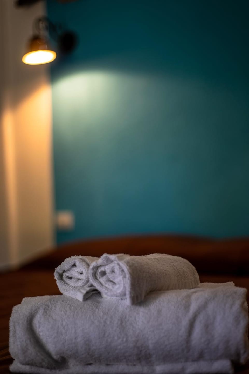 Bed, towels