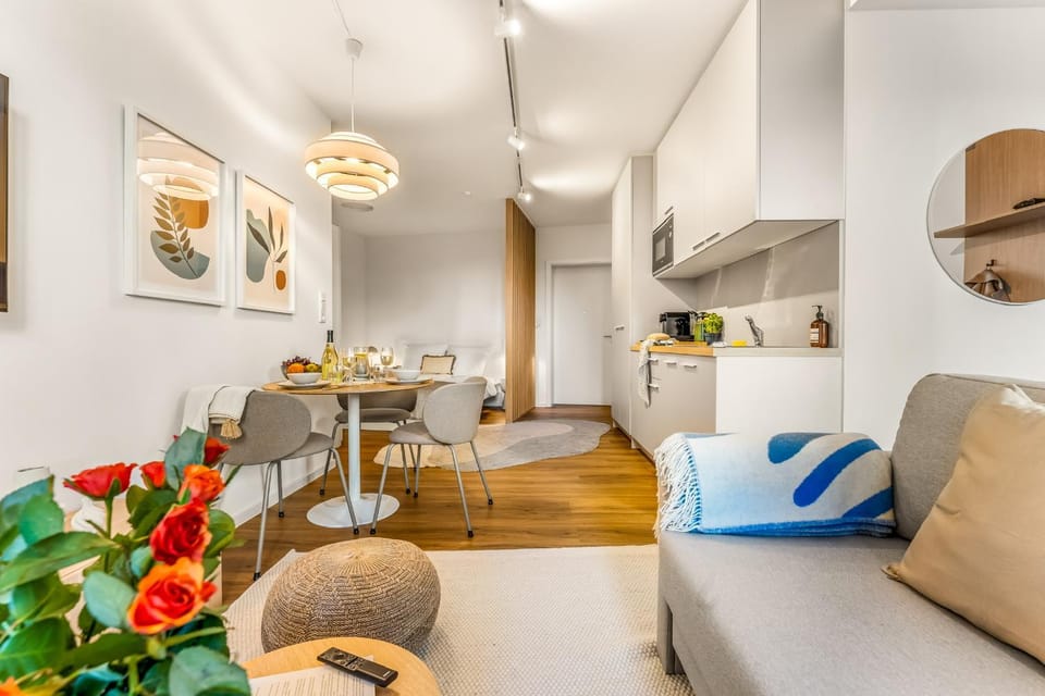 Kitchen or kitchenette, Living room, Seating area, Dining area