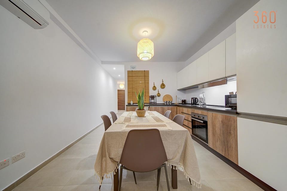 Kitchen or kitchenette, Dining area, minibar, pet friendly, stove