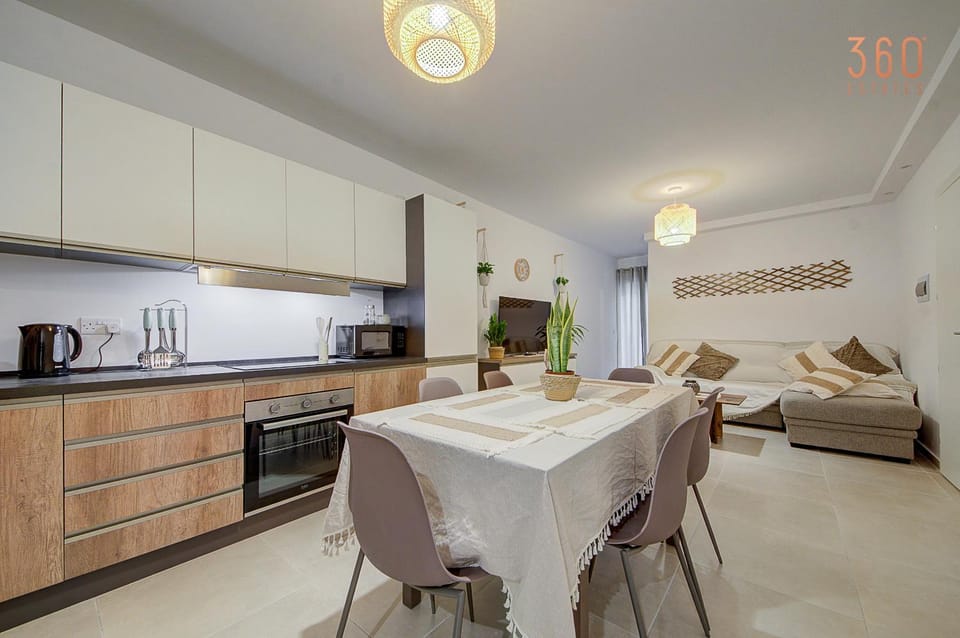 Bed, Kitchen or kitchenette, Living room, Photo of the whole room, Seating area, Dining area, Bedroom, minibar, oven, pet friendly, stove, toaster