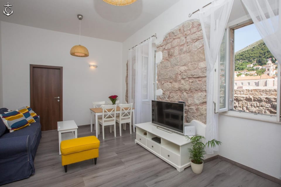 Day, Living room