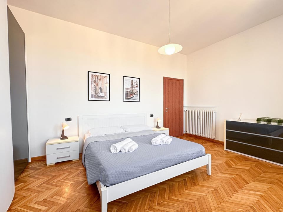 Bed, View (from property/room), Photo of the whole room, Bedroom, City view, Garden view, Landmark view, Mountain view, Street view, internet, towels