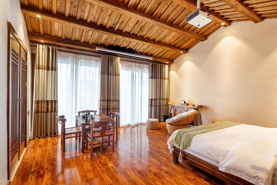 Bed, Living room, Photo of the whole room, Seating area, Bedroom