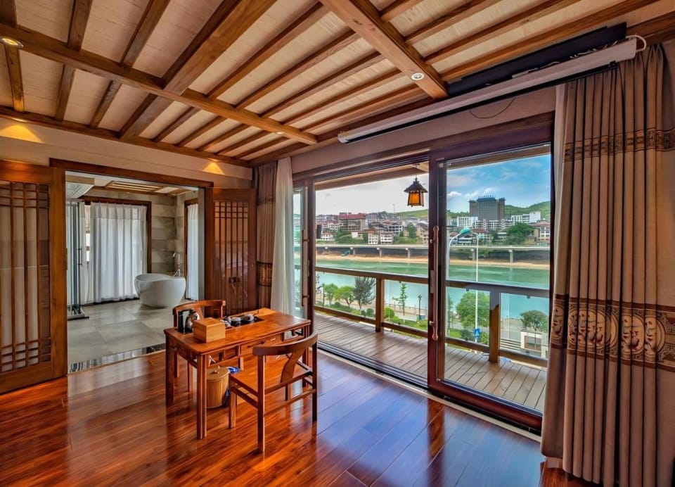 View (from property/room), Balcony/Terrace, River view