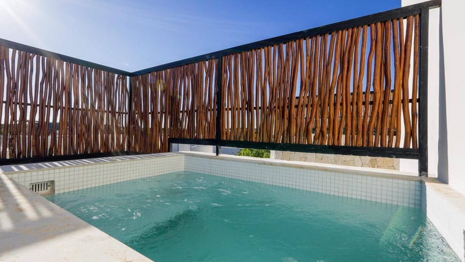 Day, Swimming pool