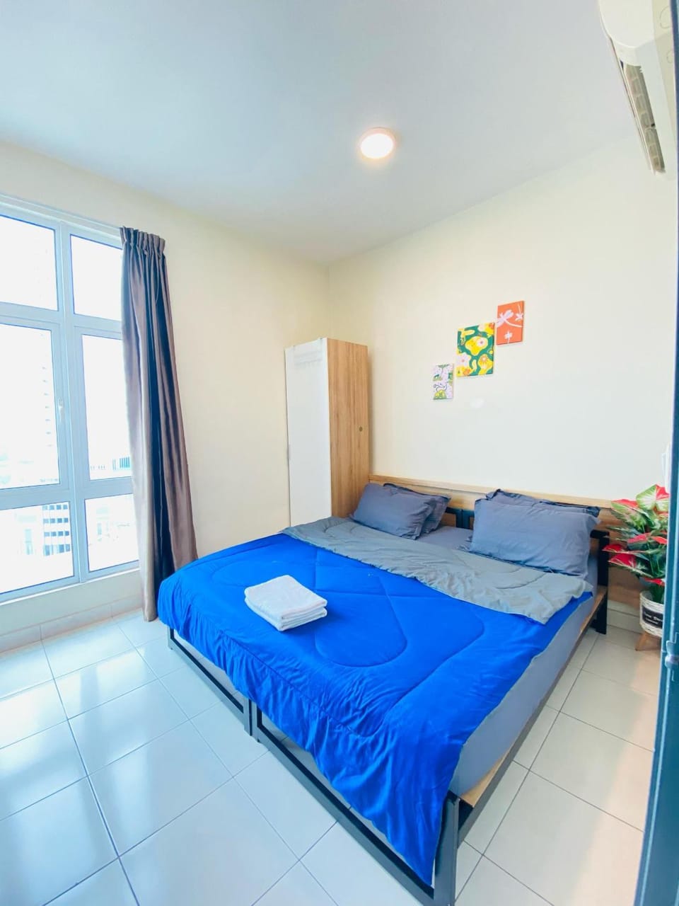 Mesahill Studio King PoolView With New FullBody Massage Chair Above Shopping Mall, Bowling & Cinema, 5 Minutes to USIM, Nilai - 24H Self and Easy Check In Bed and Breakfast in Negeri Sembilan, Malaysia