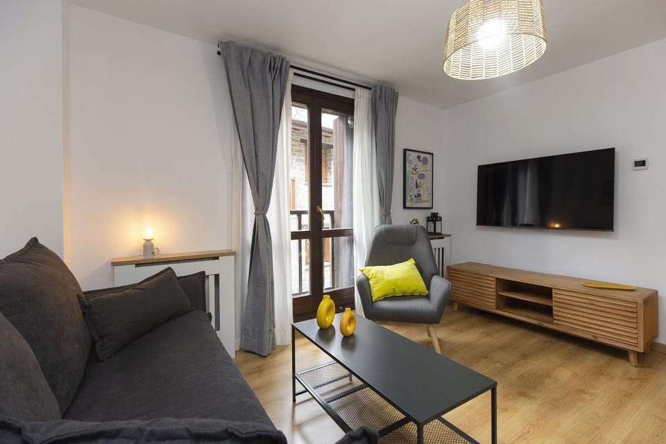 Communal lounge/ TV room, Living room