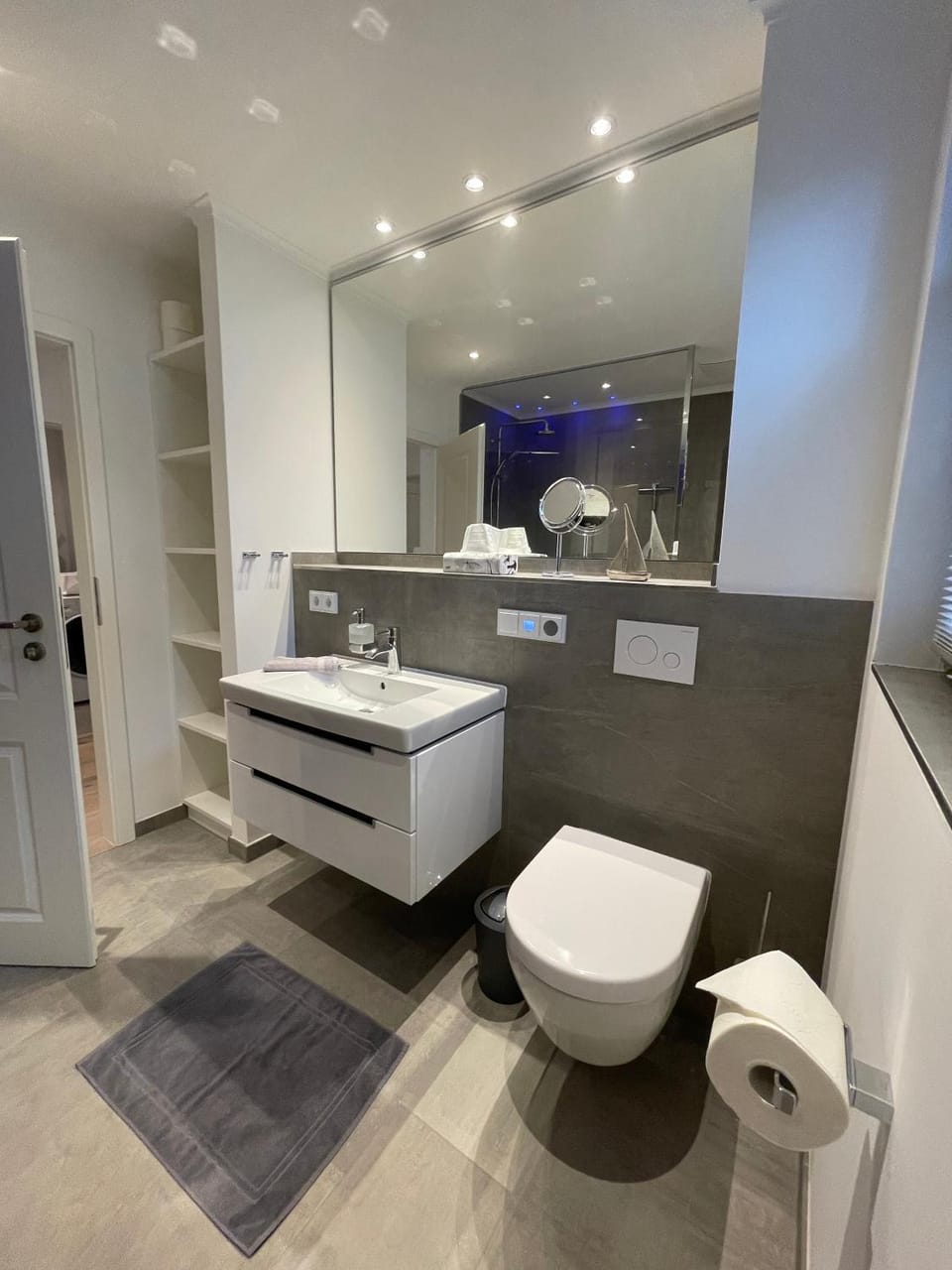 Bathroom, Living room