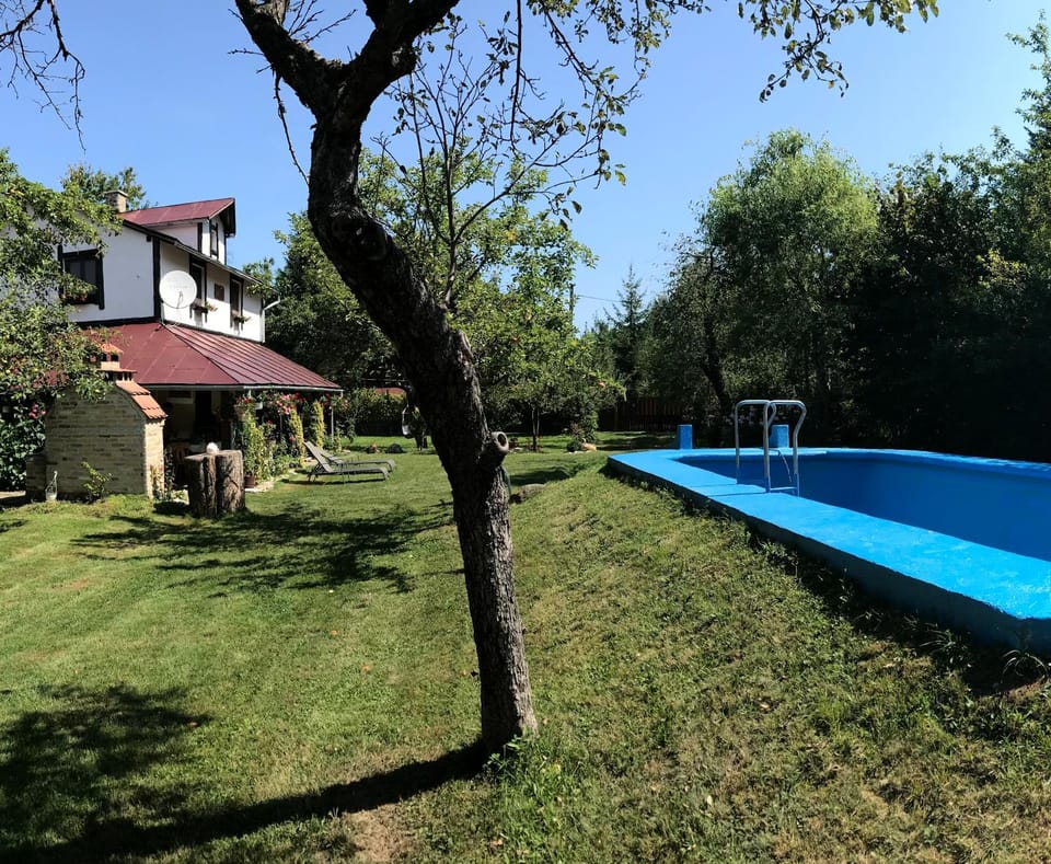 Property building, Garden, Garden view, Pool view, Swimming pool