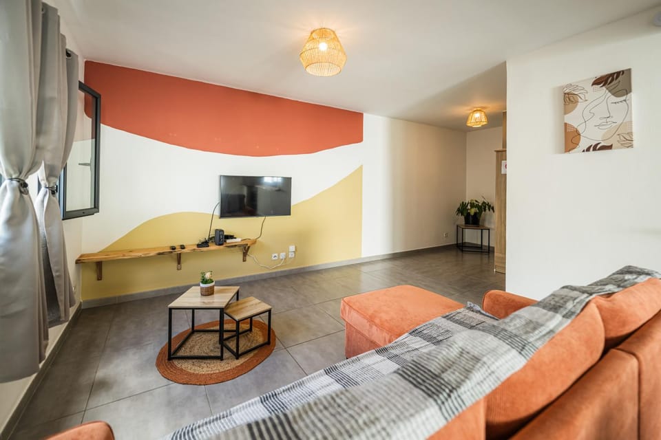 Communal lounge/ TV room, TV and multimedia, Living room