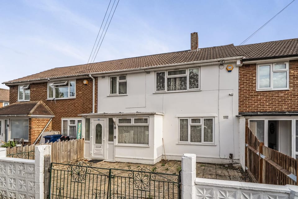 3-Bed - Sleeps 5 - Pets - Parking House in Hayes