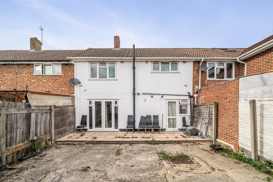 3-Bed - Sleeps 5 - Pets - Parking House in Hayes