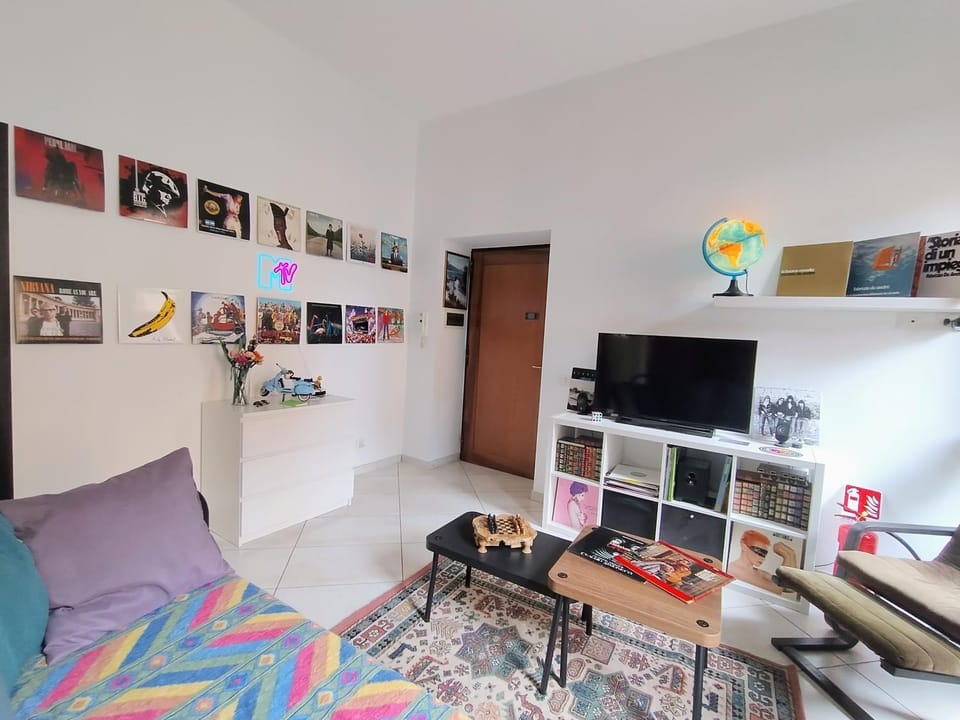 Communal lounge/ TV room, TV and multimedia, Living room, Seating area, Evening entertainment