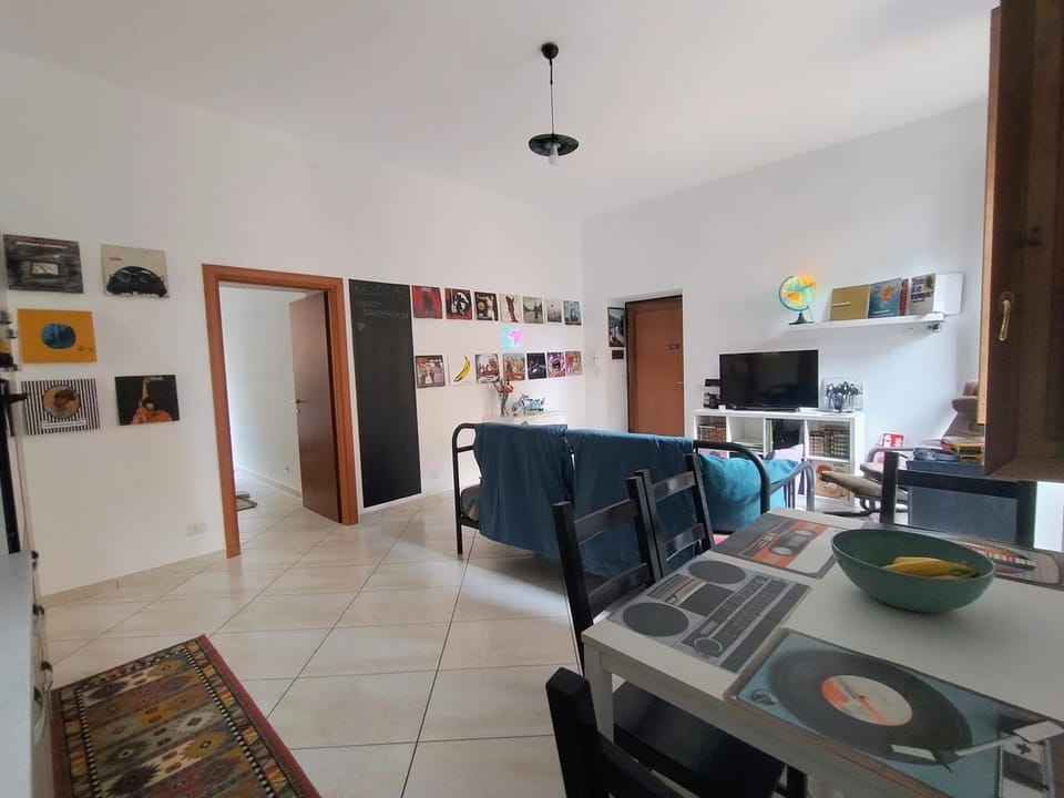 Kitchen or kitchenette, Living room, Seating area, Dining area, oven