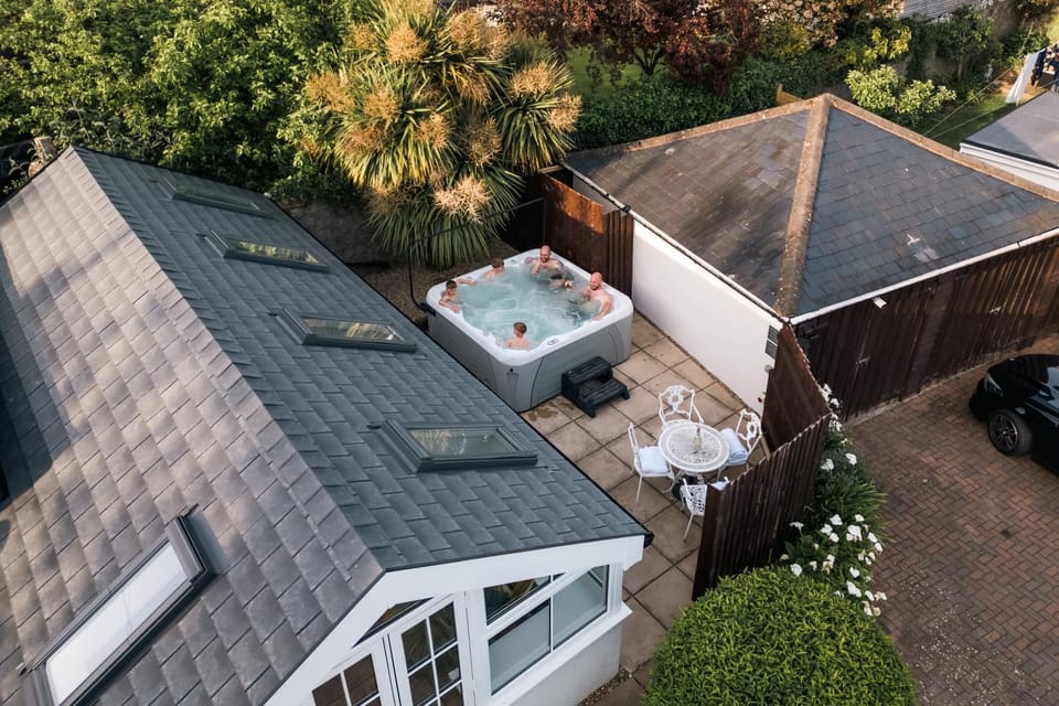 Property building, Game Room, Hot Tub