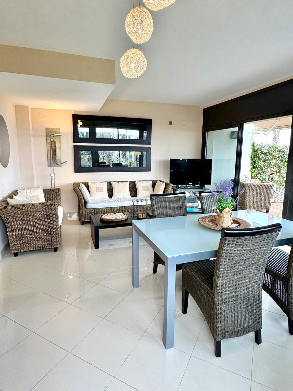 Living room, Dining area