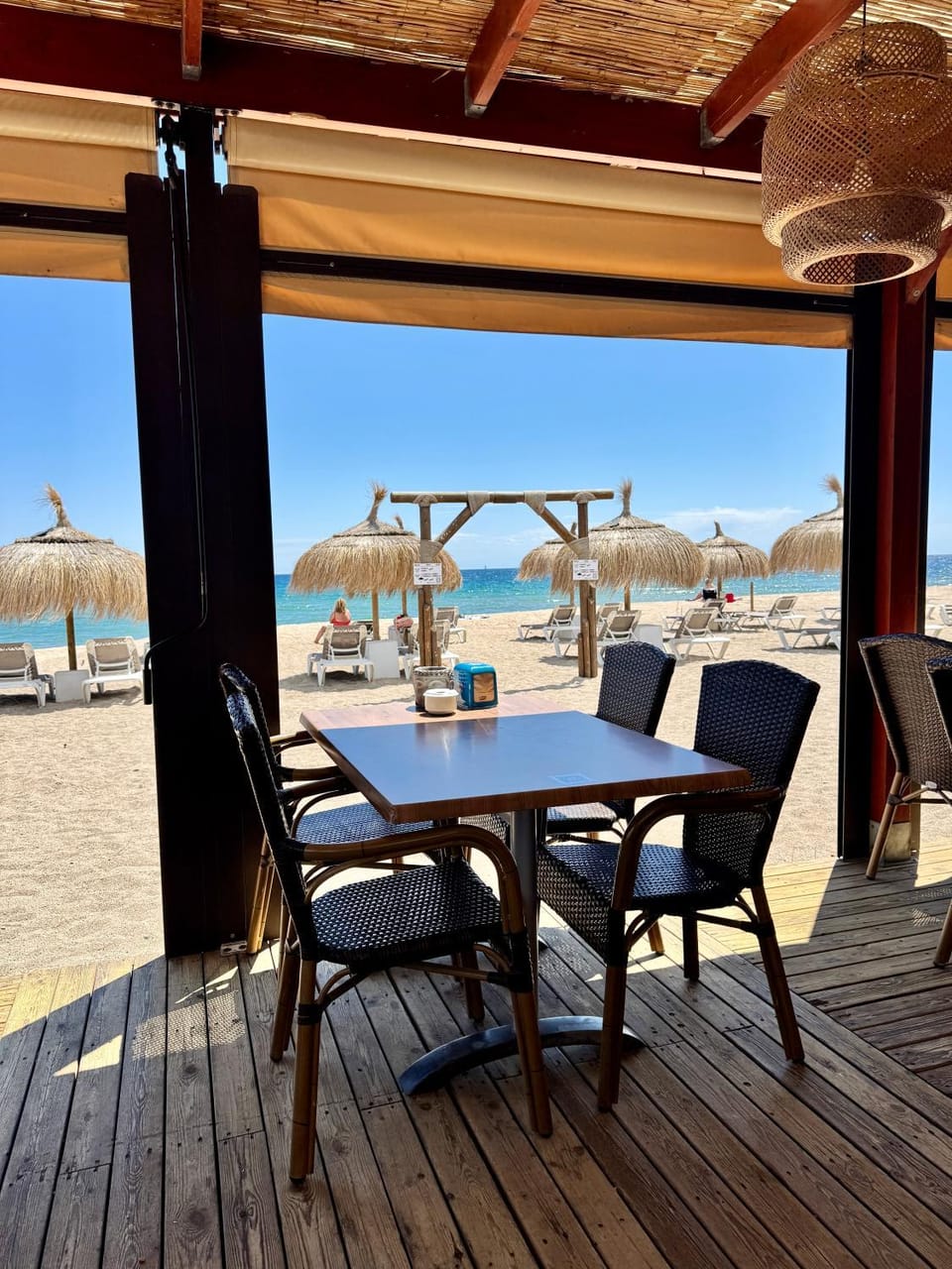 Restaurant/places to eat, Beach