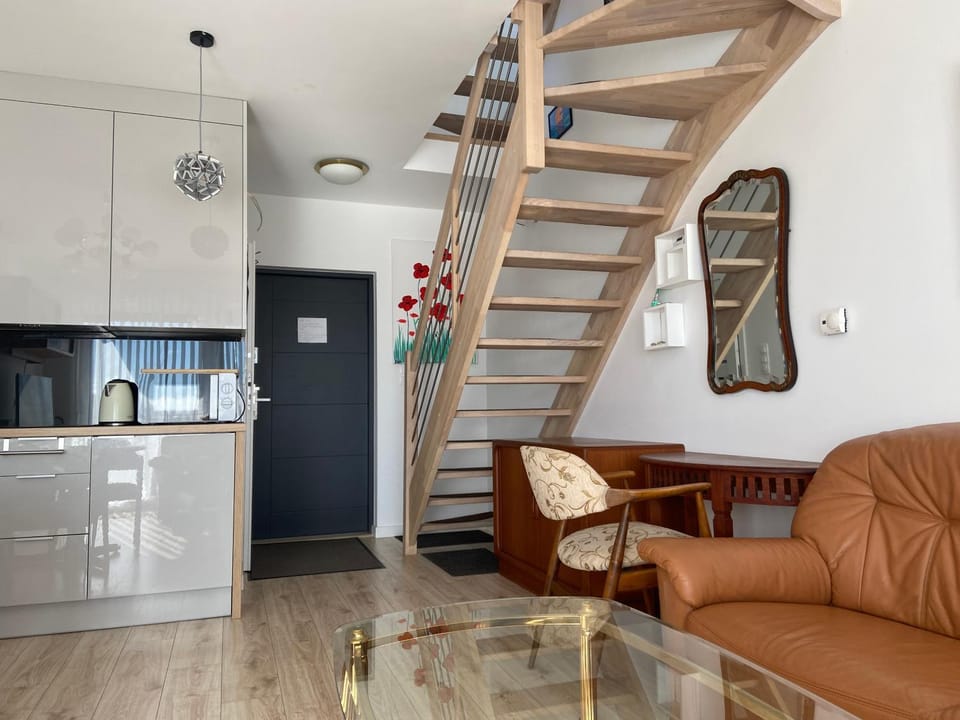 Kitchen or kitchenette, Living room, Seating area, pet friendly, stove