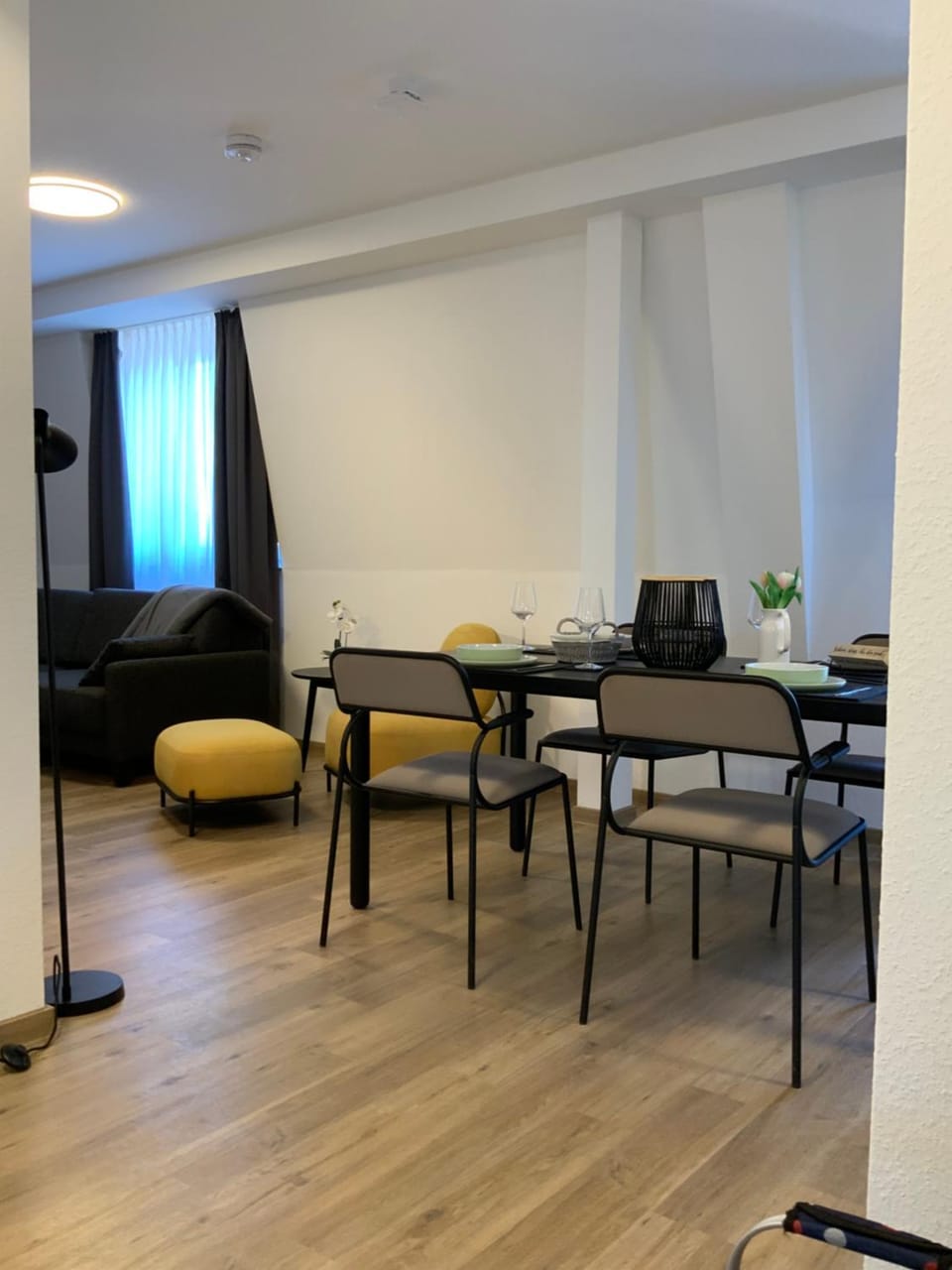 Seating area, Dining area