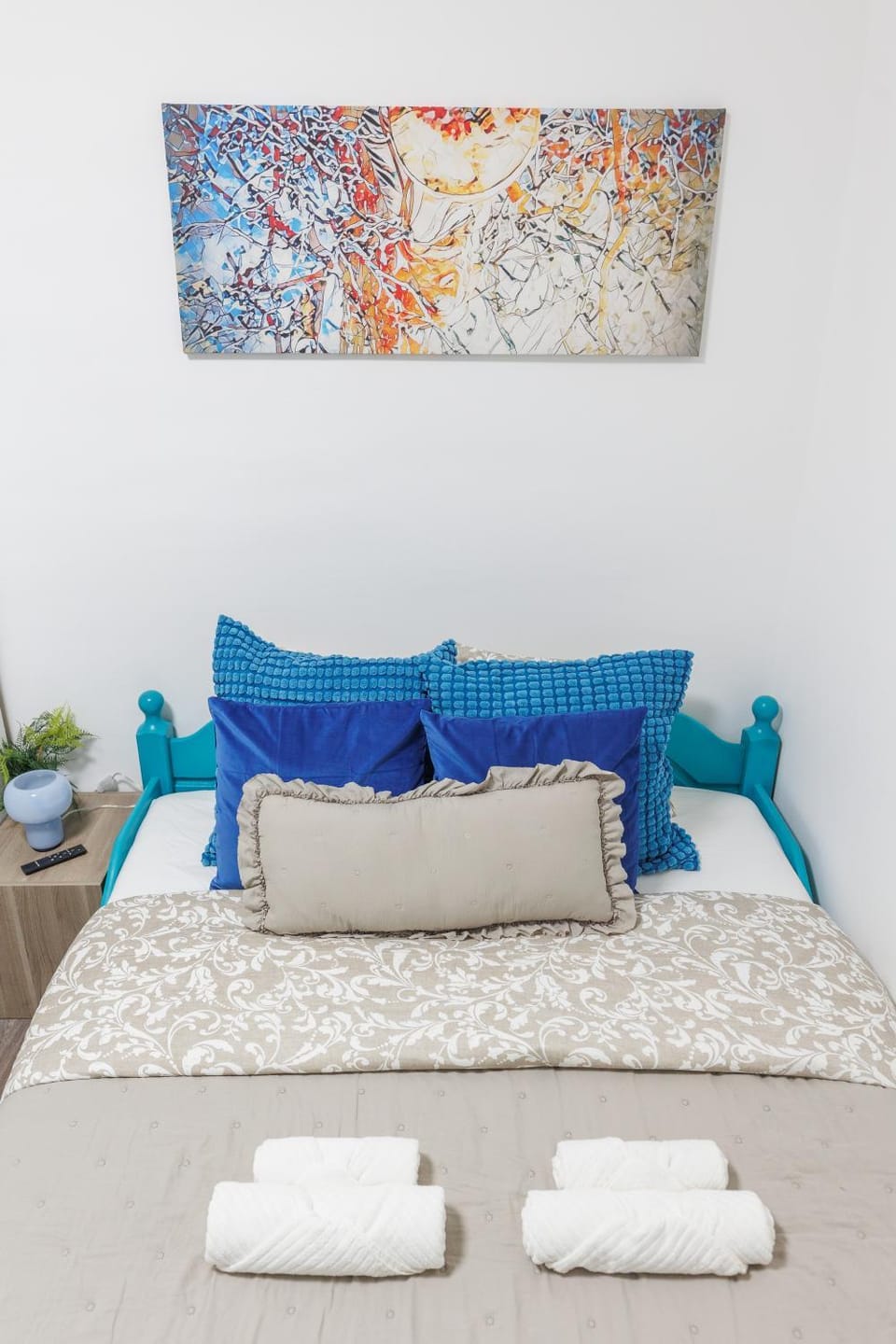 Bed, Photo of the whole room, Bedroom
