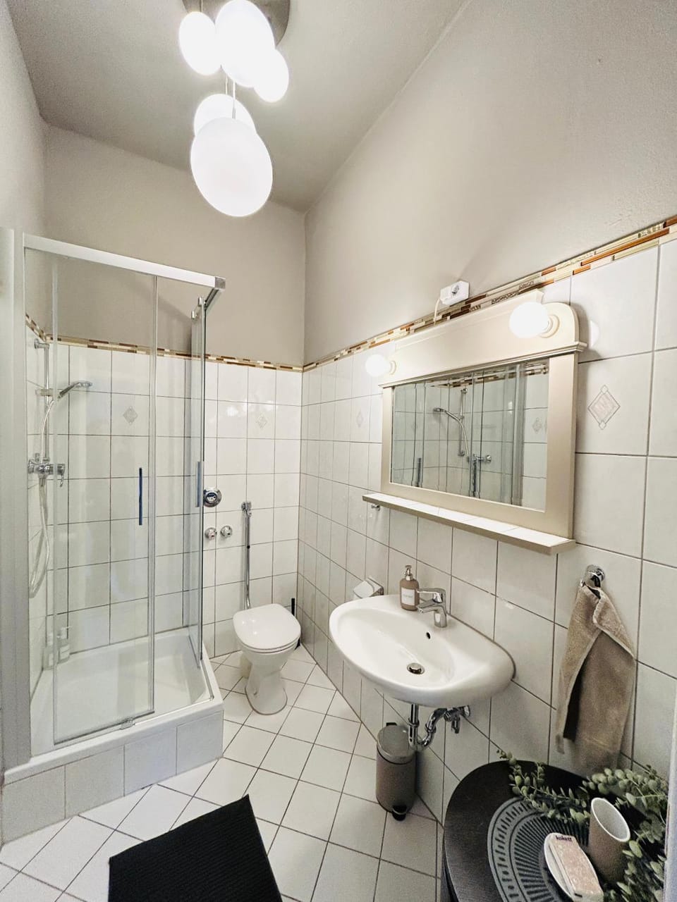 Shower, Toilet, Bathroom, heating, towels