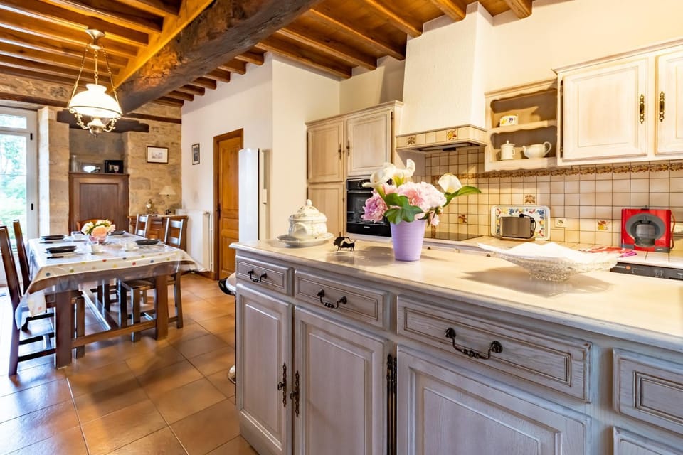 Property building, Kitchen or kitchenette, Living room