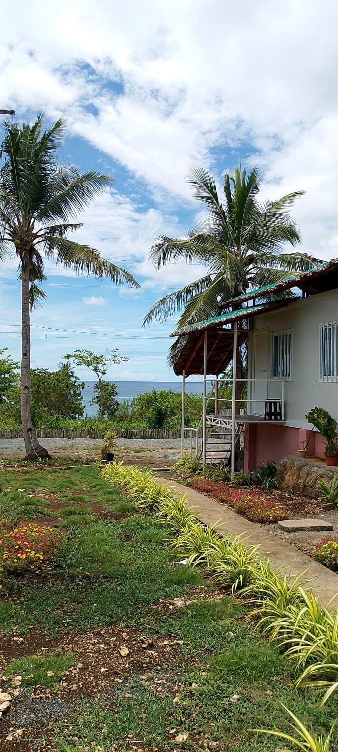 Property building, Day, Garden, Garden view, Sea view