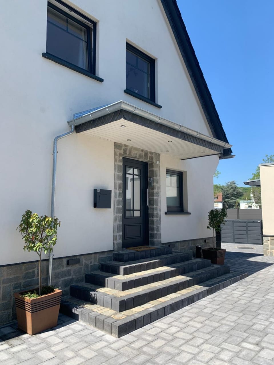 Property building, Facade/entrance