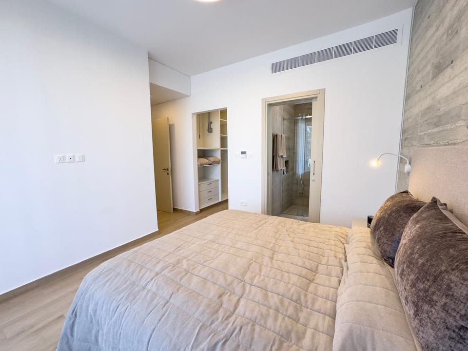 Malberry Park 201 - Modern 2 Bedroom Apartment with Pool, Gym, Jaccuzi Apartment in Paphos
