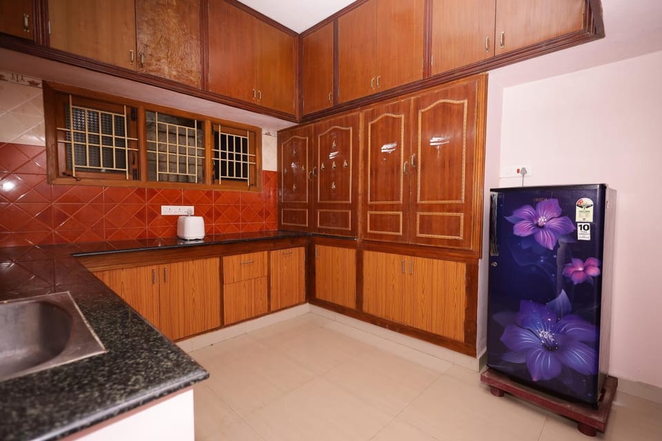 Kitchen or kitchenette, oven, stove