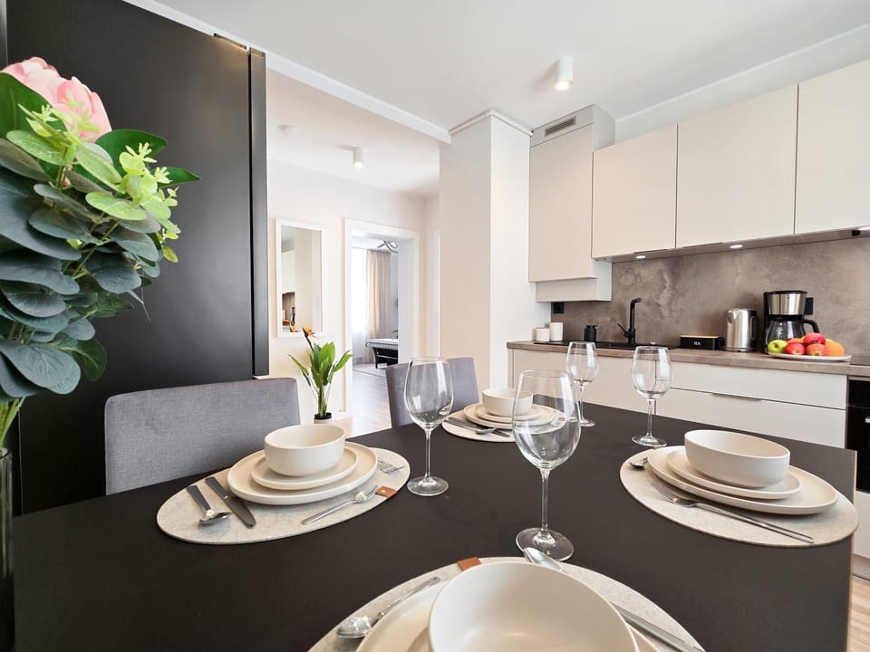 Kitchen or kitchenette, Dining area, stove