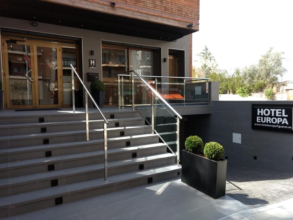 Facade/entrance
