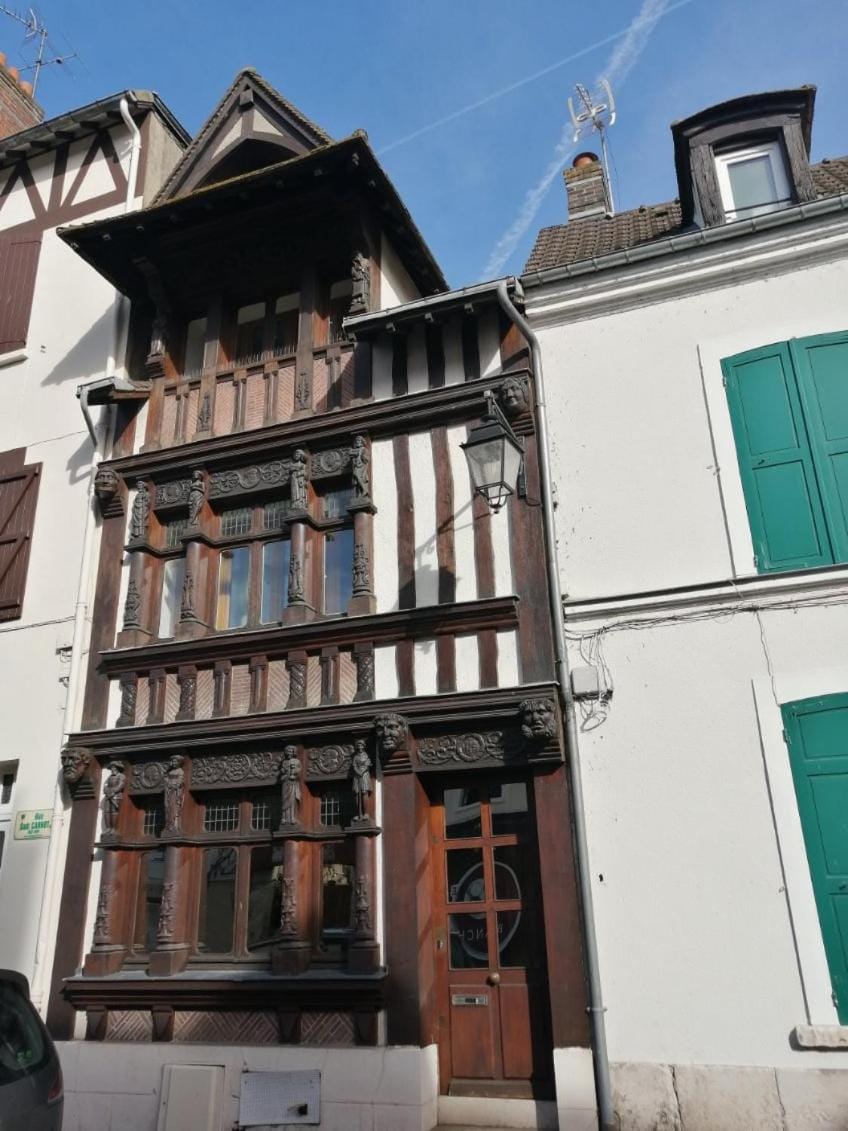 Maison sculptée Vacation rental in Vernon