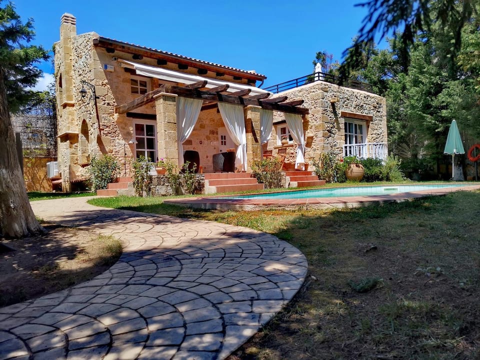 Property building, Garden, Swimming pool