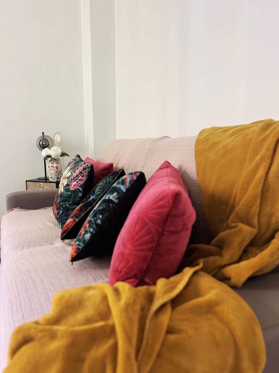 Bed, Living room