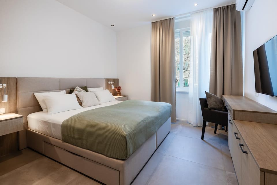 Bed, Bedroom, City view