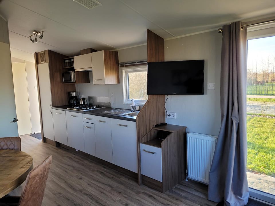 Communal lounge/ TV room, TV and multimedia, Kitchen or kitchenette, Dining area, Evening entertainment, dishwasher, minibar, oven, pet friendly, stove