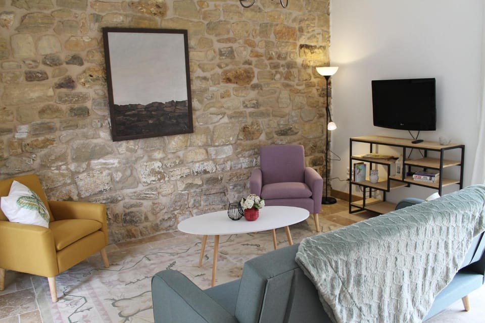Communal lounge/ TV room, TV and multimedia, Living room