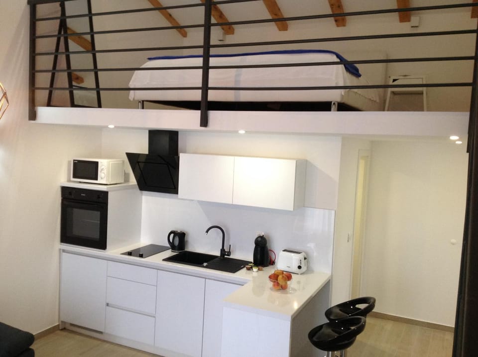 Kitchen or kitchenette, Dining area, Bedroom