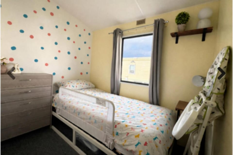 Bed, View (from property/room), Photo of the whole room, Decorative detail, Bedroom