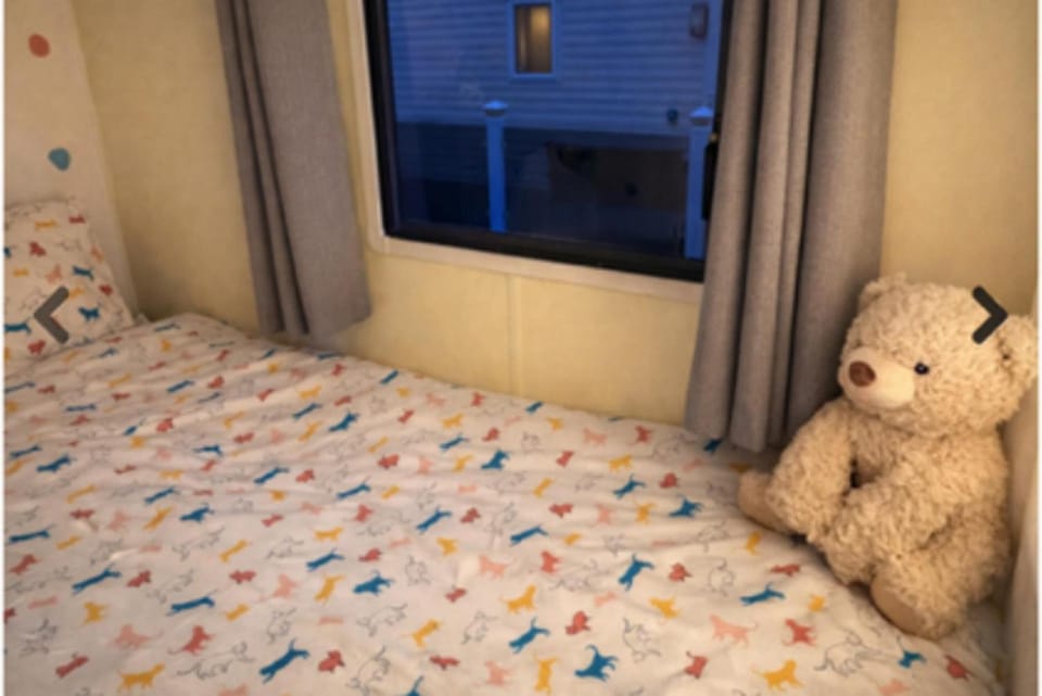 Bed, View (from property/room), Photo of the whole room, Decorative detail, Bedroom