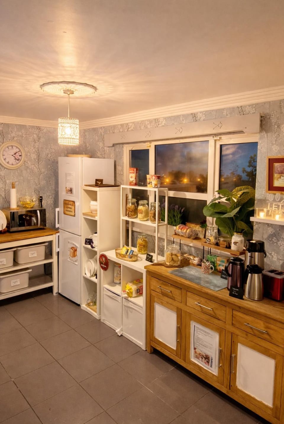 Coffee/tea facilities, Kitchen or kitchenette, Food and drinks