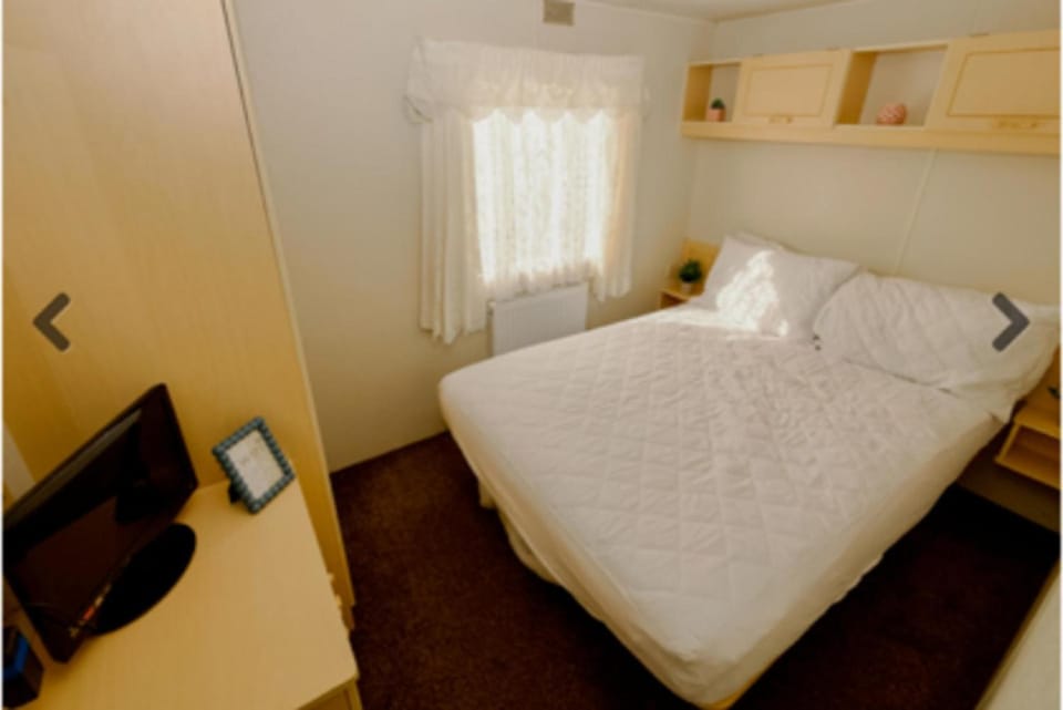 Rhyl Lodge Retreat - Cozy 3 Bedroom Escape House in Wales