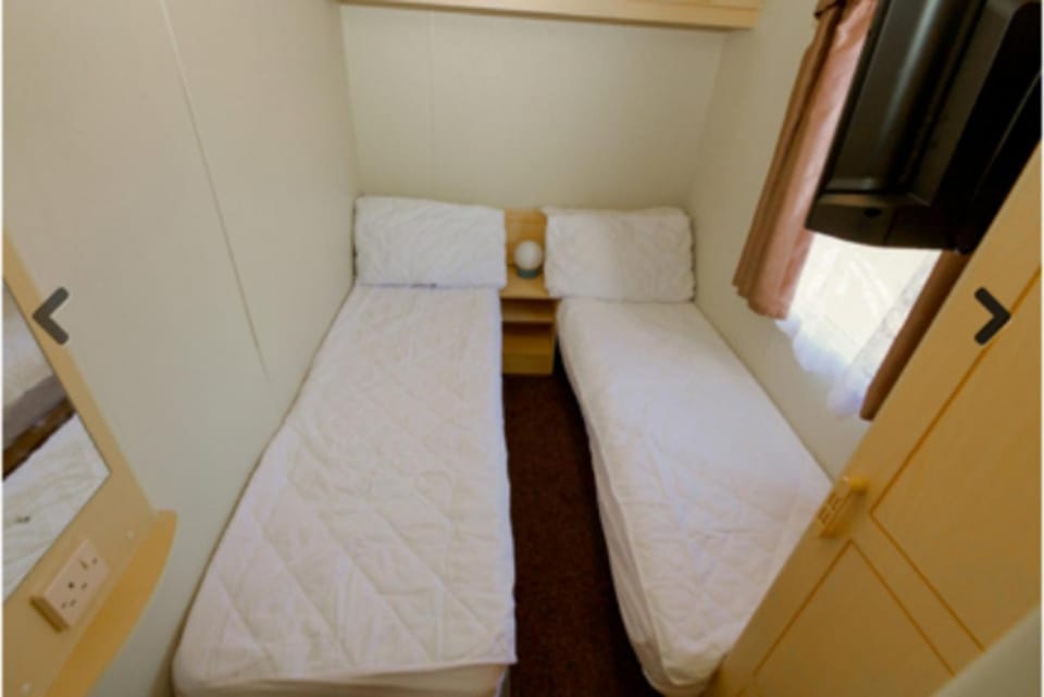 Rhyl Lodge Retreat - Cozy 3 Bedroom Escape House in Wales