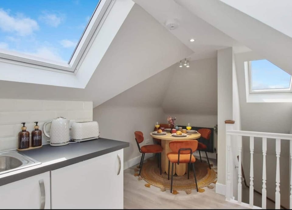 Dining area, kitchen