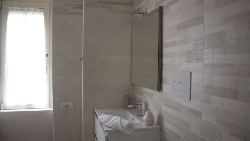 Shower, Bathroom, towels