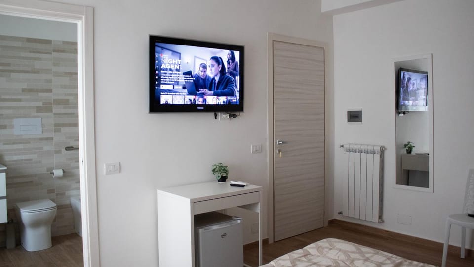 Toilet, Bathroom, TV and multimedia, internet