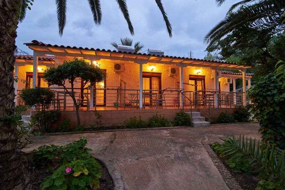 Tsitsirikos Studios 2 Apartment in Halkidiki