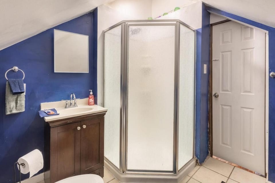 Quaint 3rd Floor Loft Apartment in Upper Darby