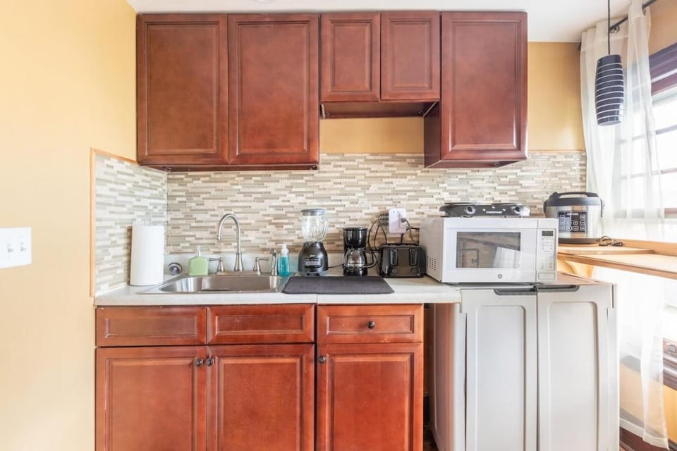 Quaint 3rd Floor Loft Apartment in Upper Darby